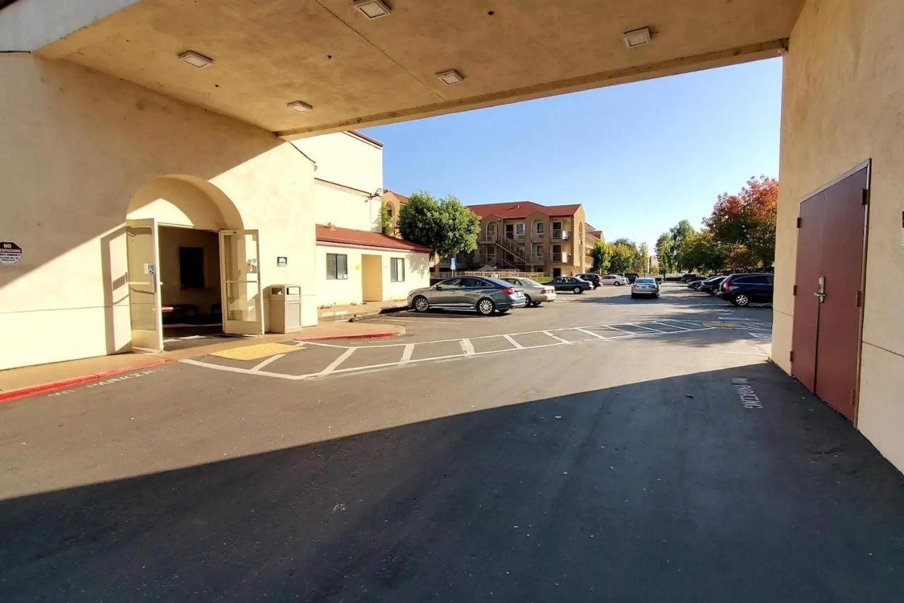 California Inn And Suites, Rancho Cordova Exterior foto